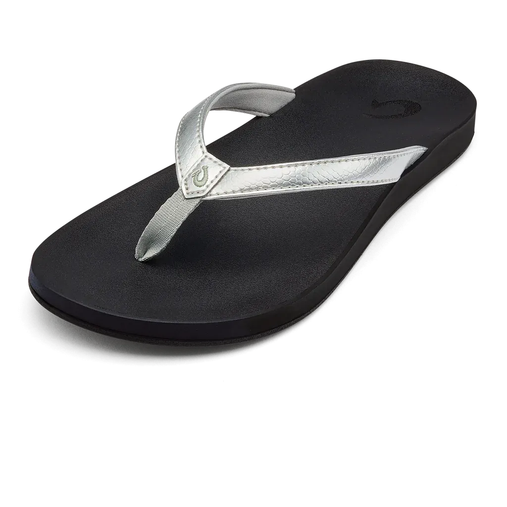 Puawe Woman's Sandal in Silver and Black
