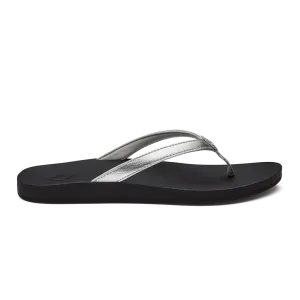 Puawe Woman's Sandal in Silver and Black
