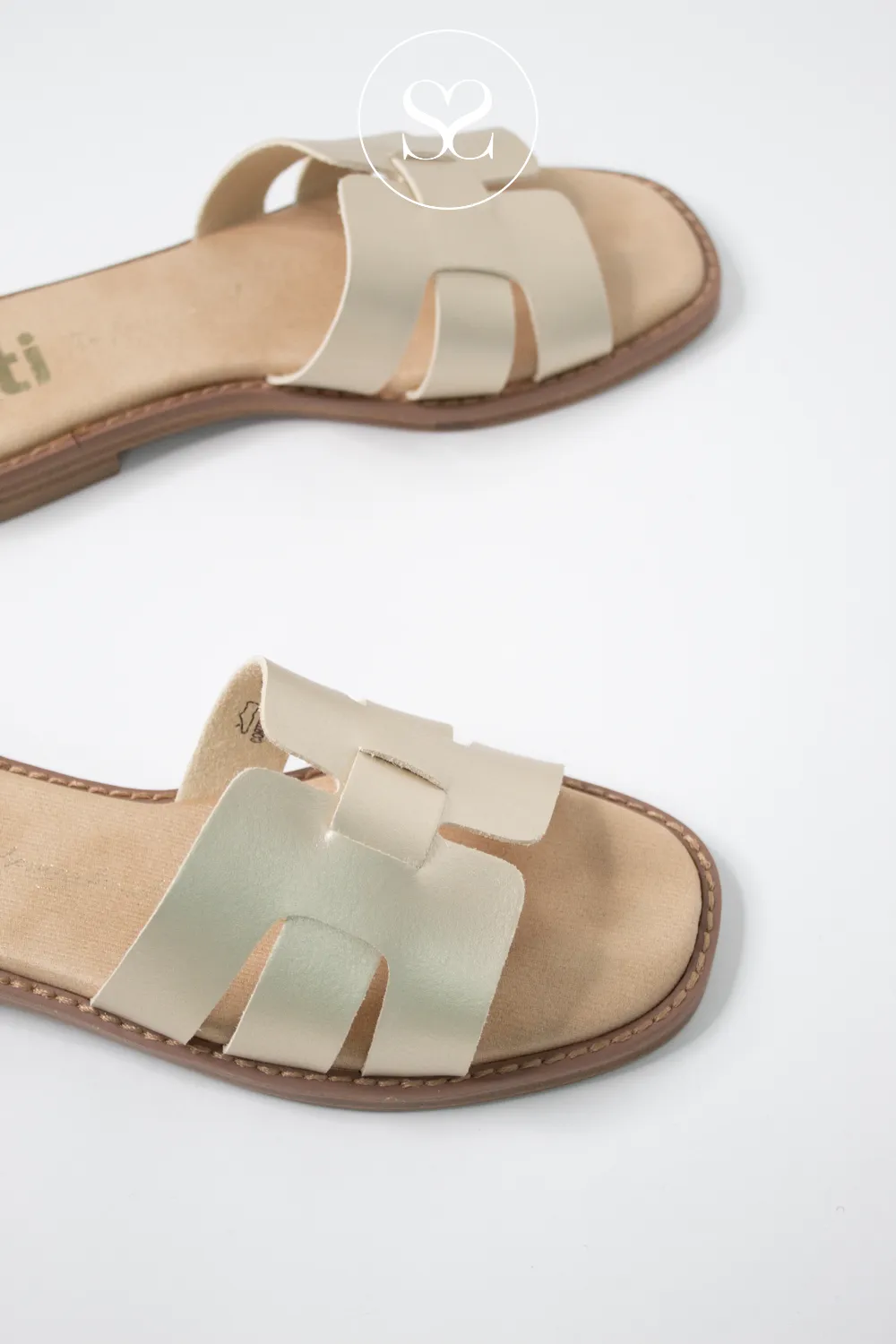 XTI 143867 GOLD LOW BLOCK HEEL SLIDER SANDALS